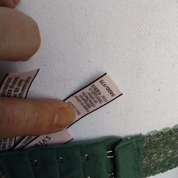 Victoria's Secret   - Picture 5 of 6